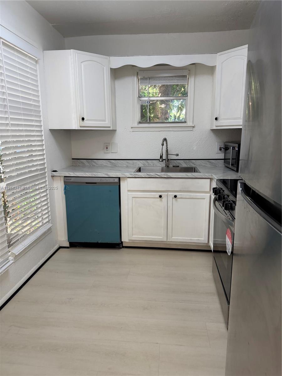 TOWN OF HALLANDALE B-13 - Residential Lease