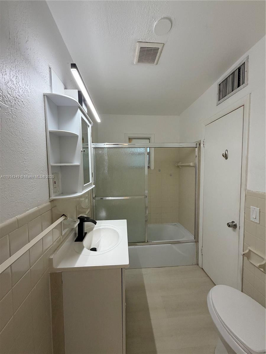 TOWN OF HALLANDALE B-13 - Residential Lease