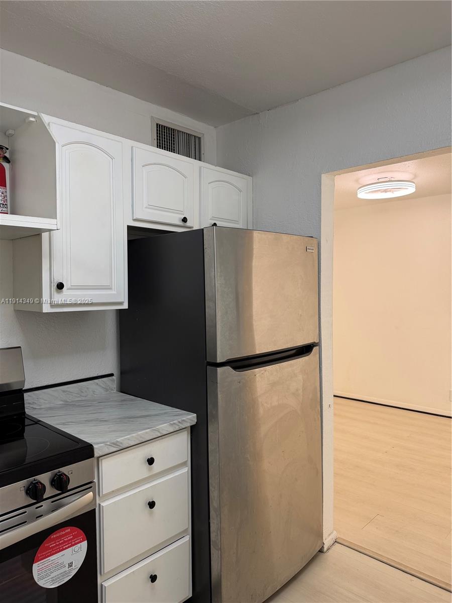 TOWN OF HALLANDALE B-13 - Residential Lease