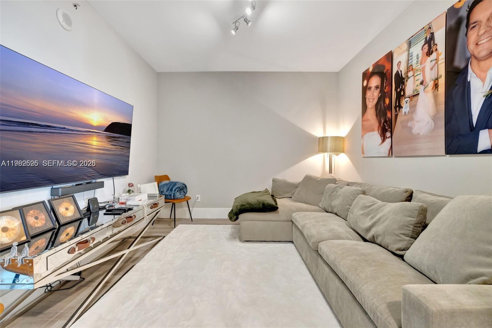 THE OAKS I CONDO - Residential