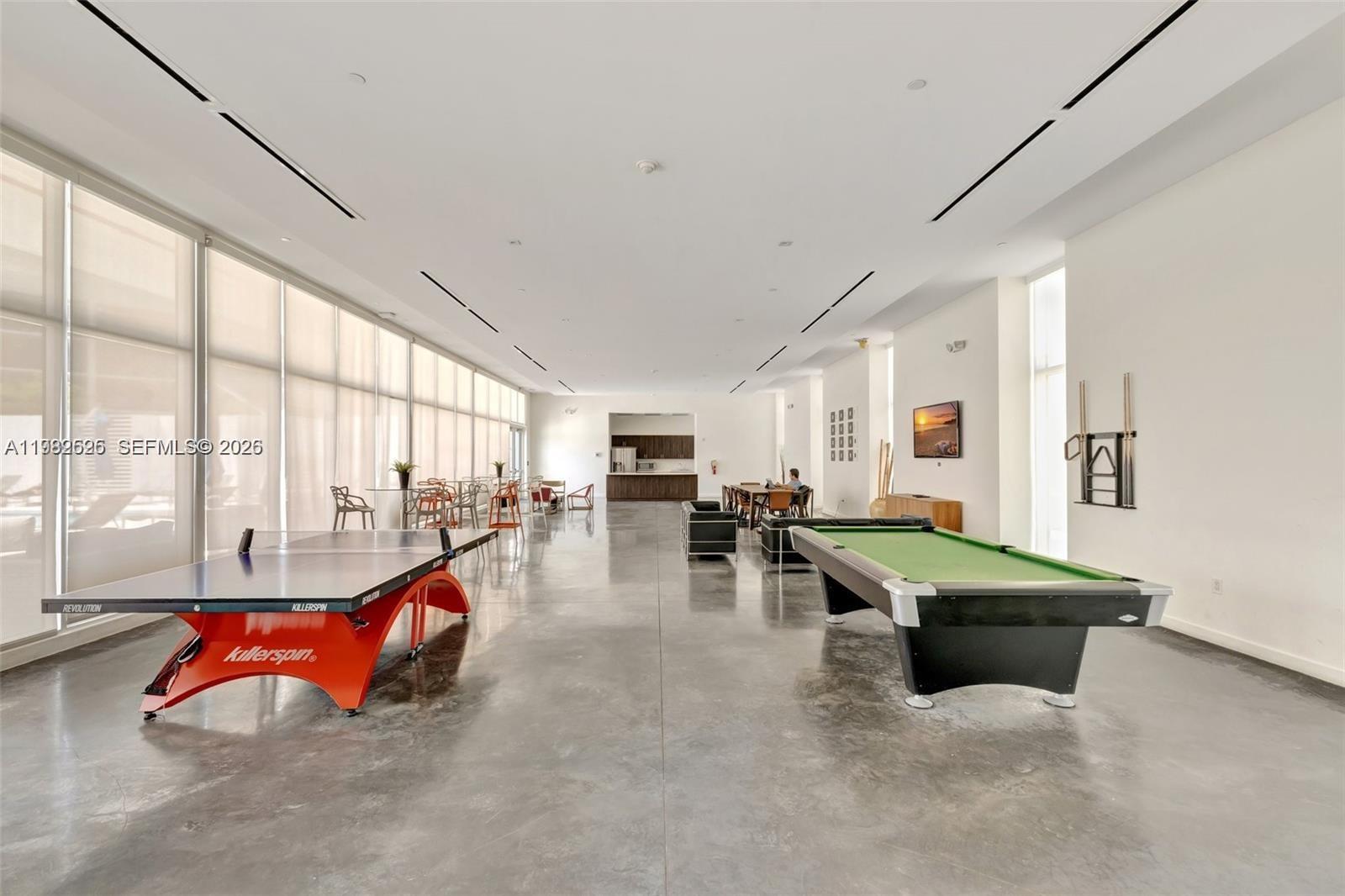 THE OAKS I CONDO - Residential