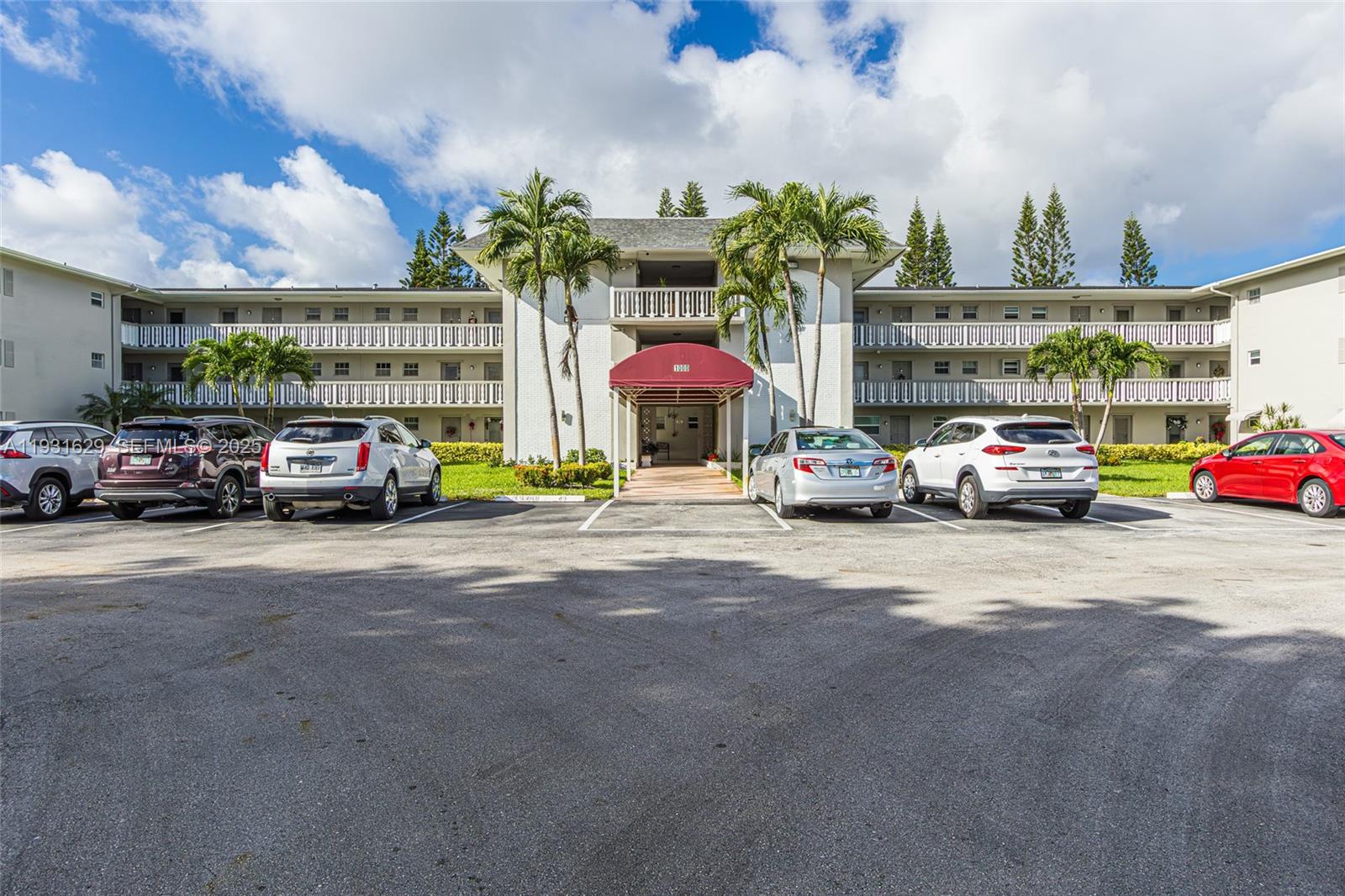 1000 Hillcrest Ct 214