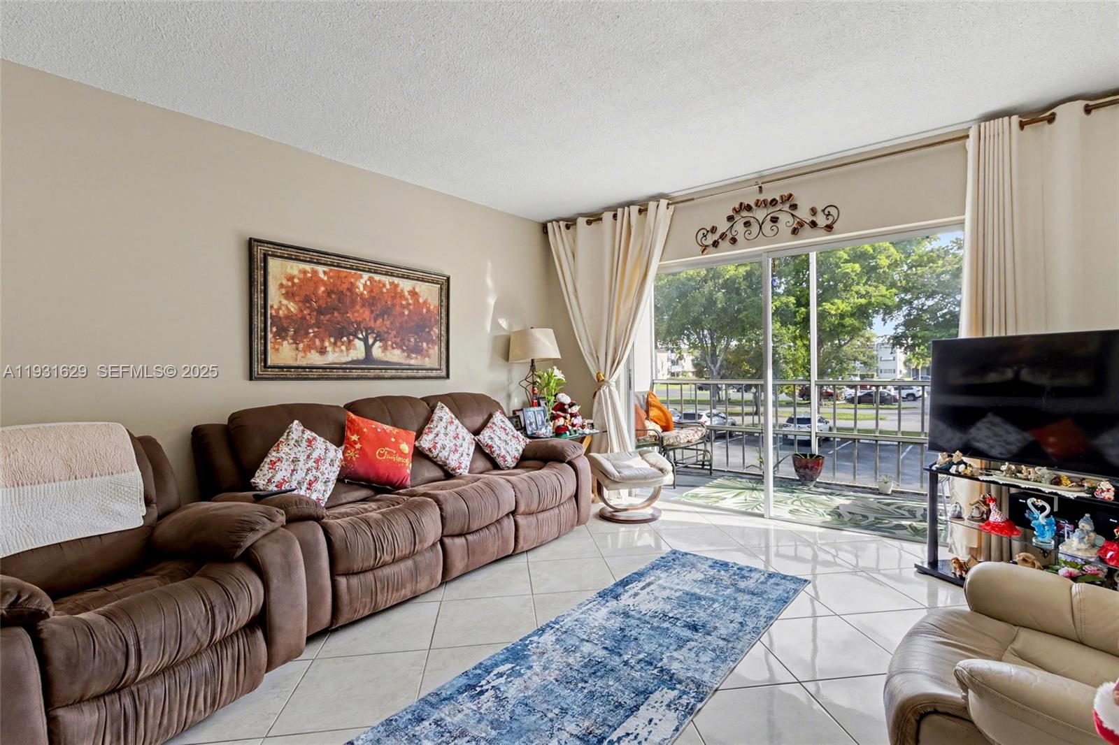 HILLCREST NO 4 CONDO - Residential