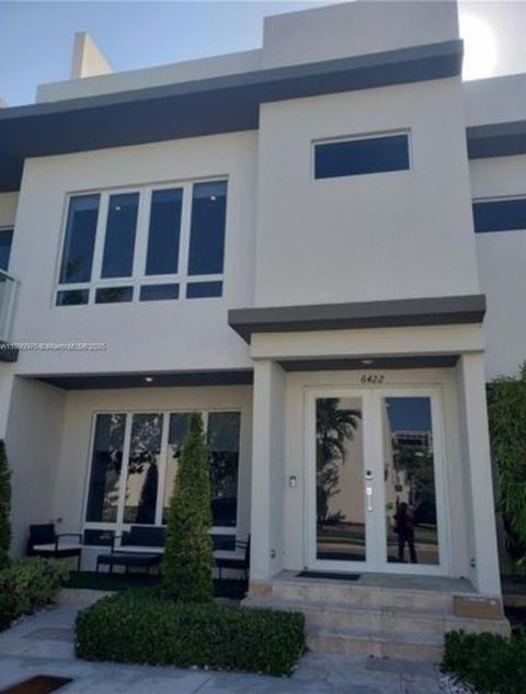 Photo of 6422 NW 105th Pl, Doral, FL 33178 (MLS # A11890976) Photo of 6422 NW 105th Pl, Doral, FL 33178 (MLS # A11890976)