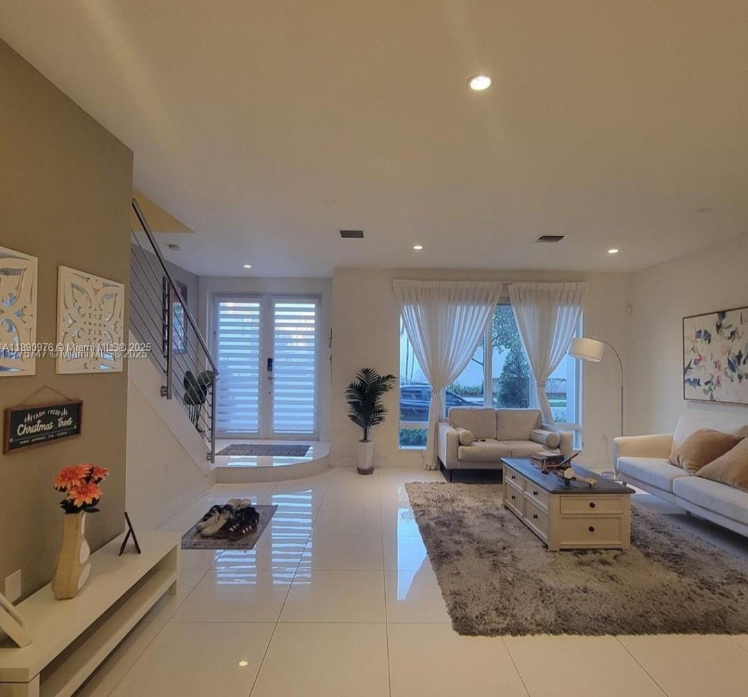 LANDMARK AT DORAL - Residential