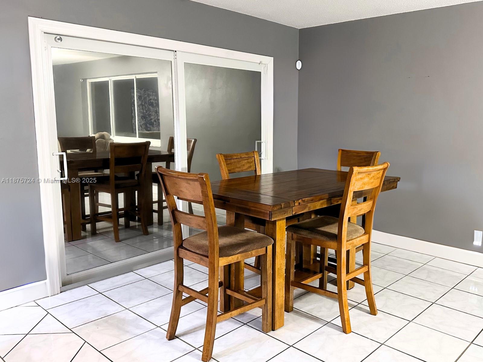 CORAL SPRINGS COUNTRY CLU - Residential