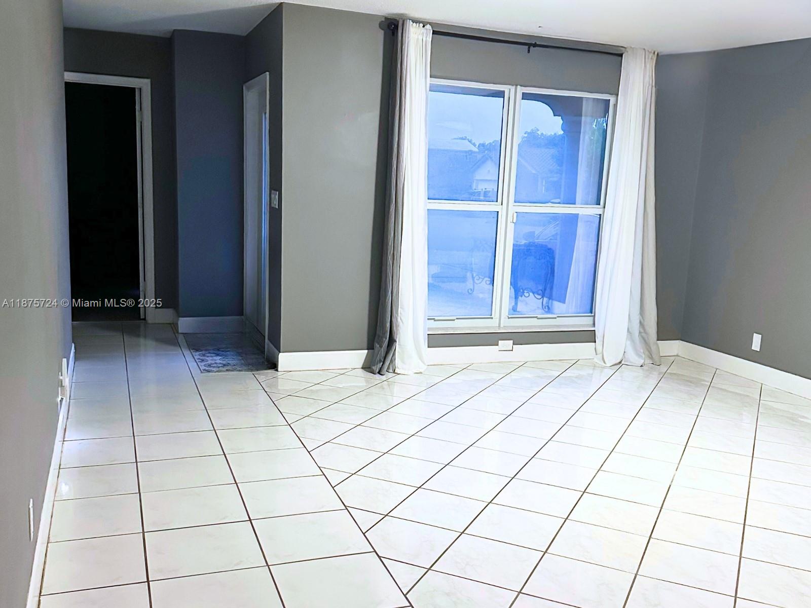 CORAL SPRINGS COUNTRY CLU - Residential