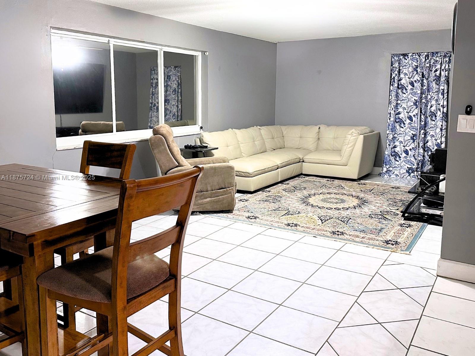 CORAL SPRINGS COUNTRY CLU - Residential