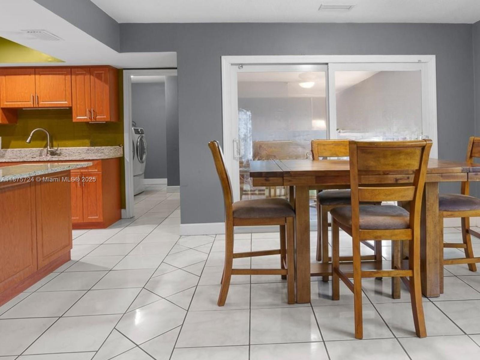 CORAL SPRINGS COUNTRY CLU - Residential