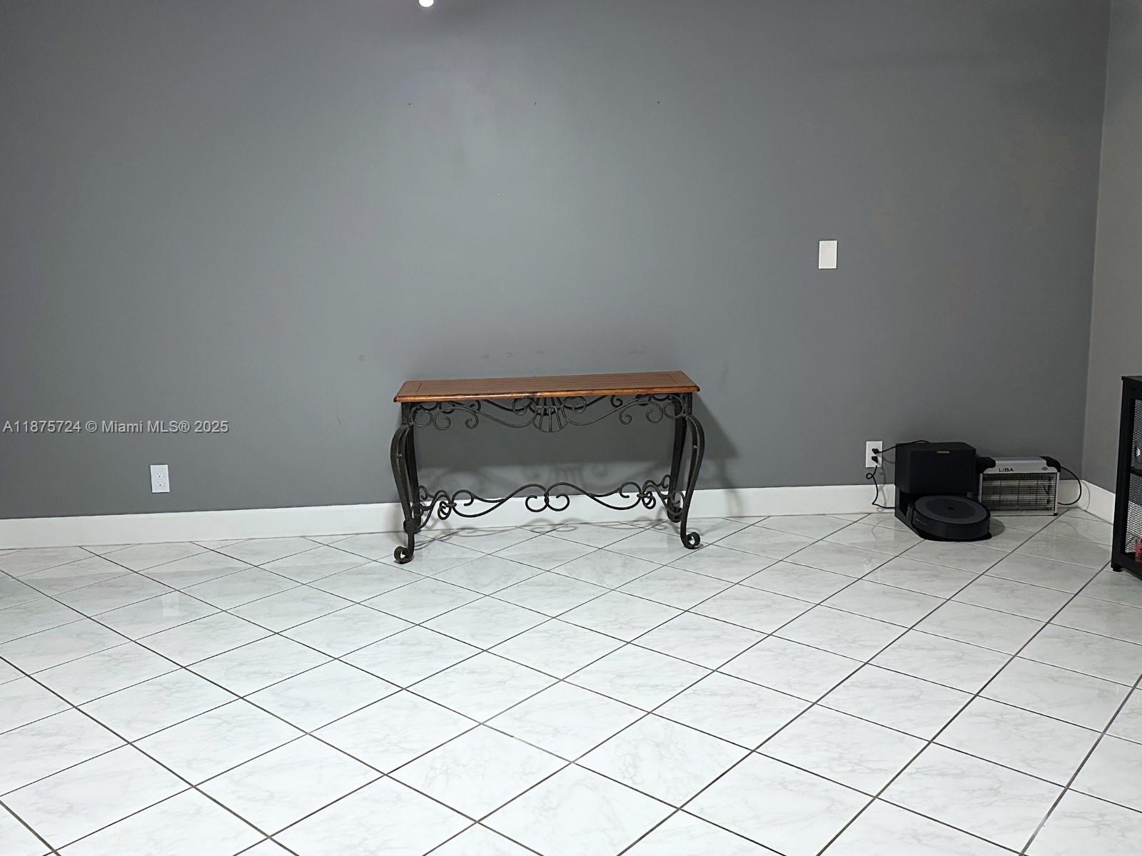 CORAL SPRINGS COUNTRY CLU - Residential