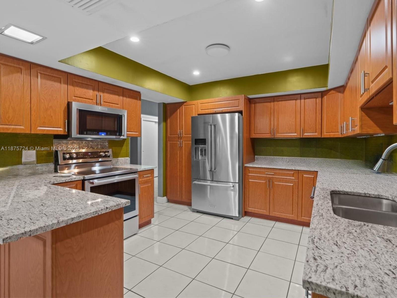 CORAL SPRINGS COUNTRY CLU - Residential