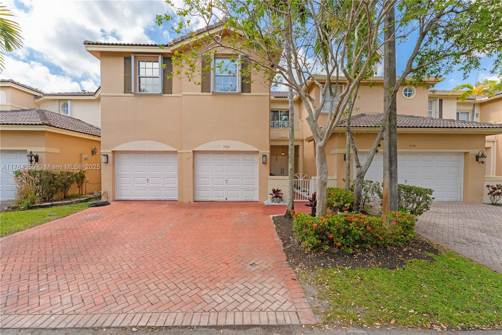 Property for Sale at 5524 Nw 112th Pl, Doral, Miami-Dade County, Florida - Bedrooms: 4 
Bathrooms: 3  - $740,000