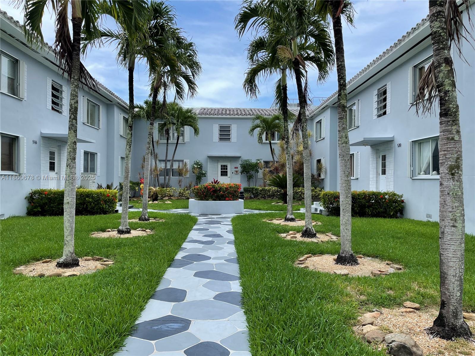 Great 2 bedroom 1 bath apartment in amazing location. Blocks away from Brickell. Easy to show.