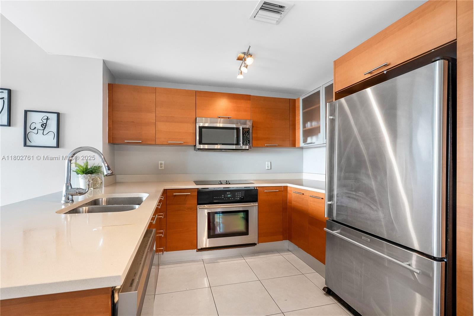 3250 NE 1st Ave 706