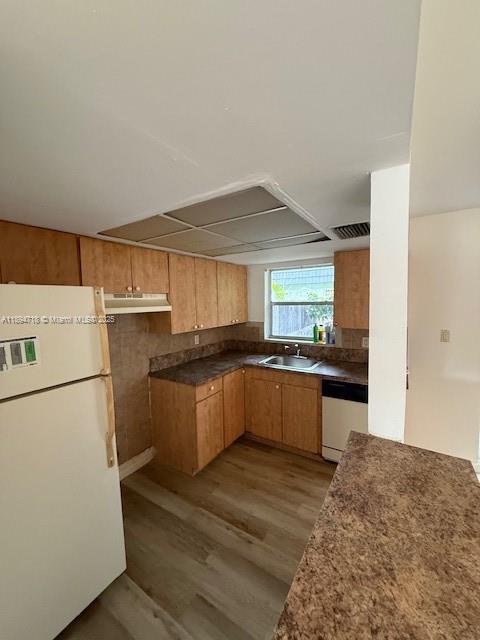 LAUDERHILL MANOR - Residential Lease