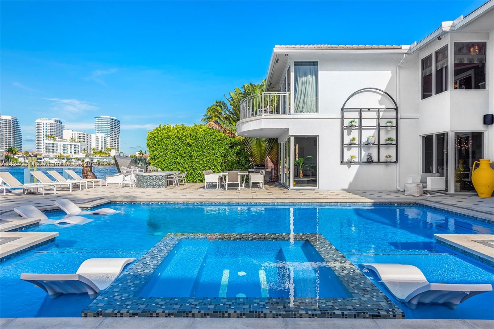 SEA ISLAND - Residential