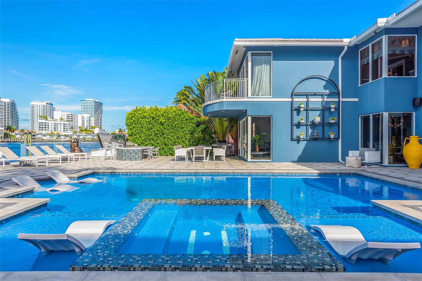 SEA ISLAND - Residential