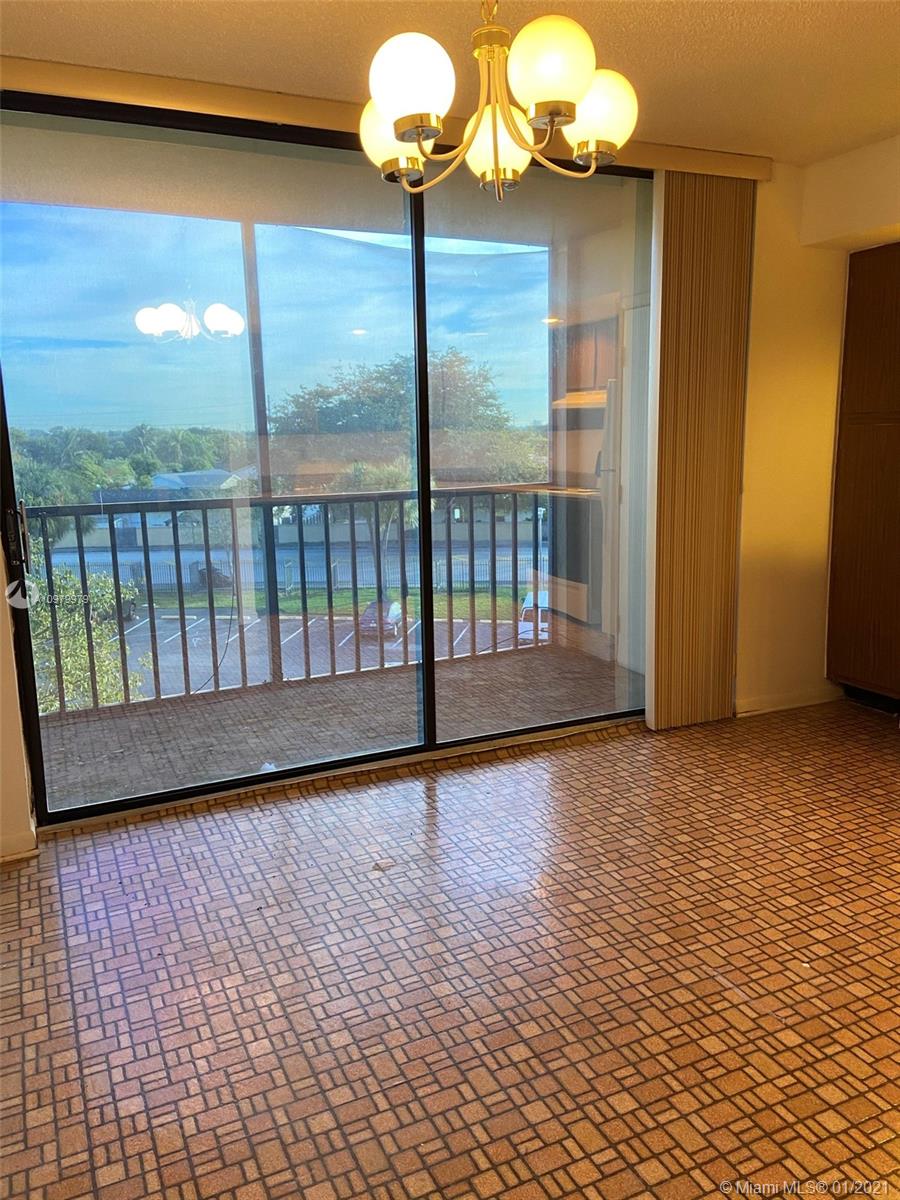 HORIZONS WEST CONDO #9 - Residential