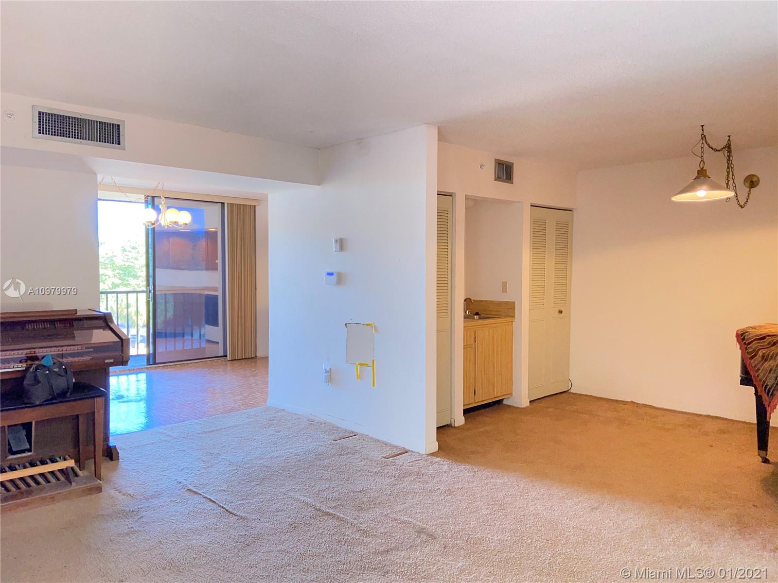 HORIZONS WEST CONDO #9 - Residential