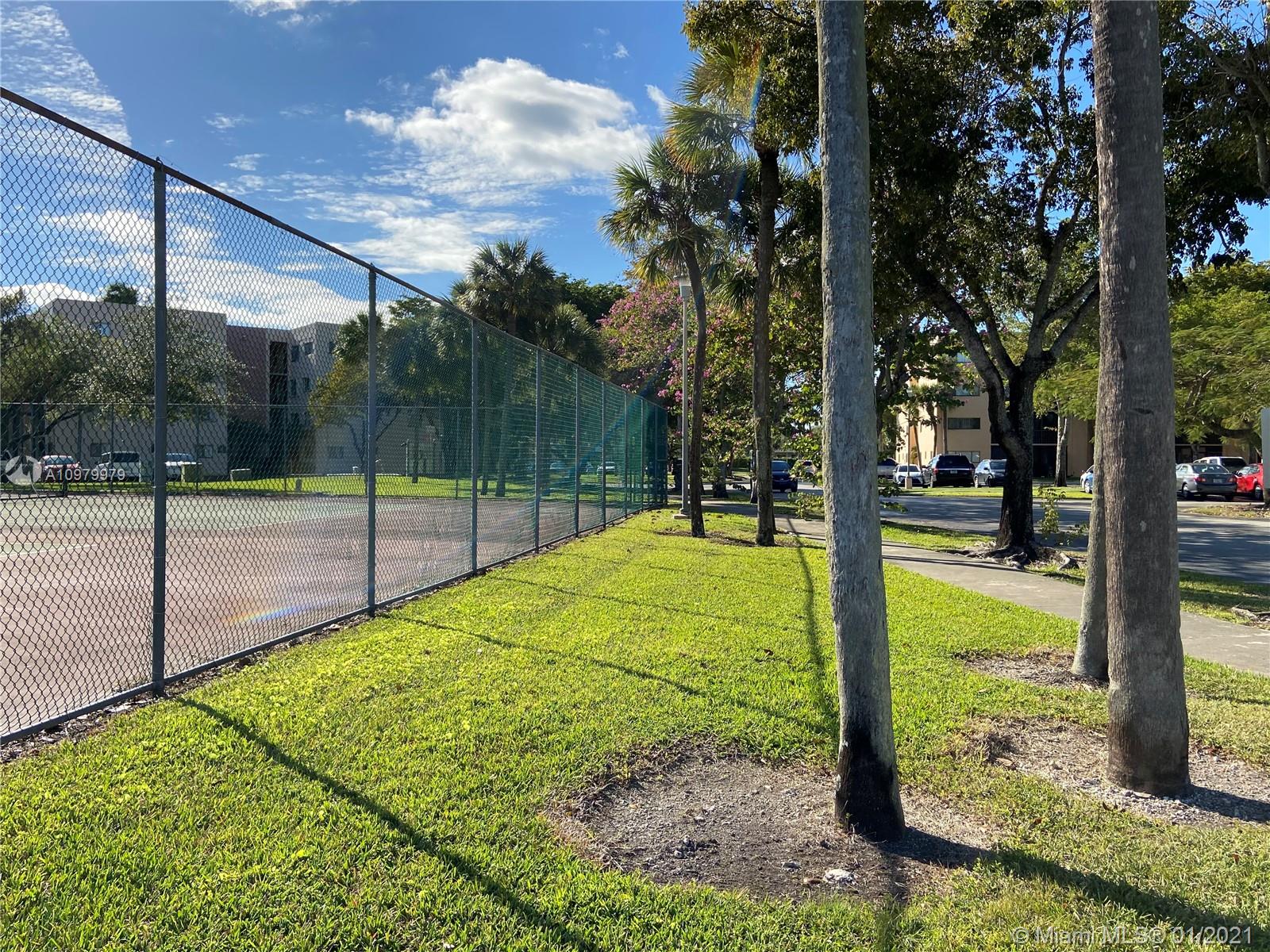 HORIZONS WEST CONDO #9 - Residential