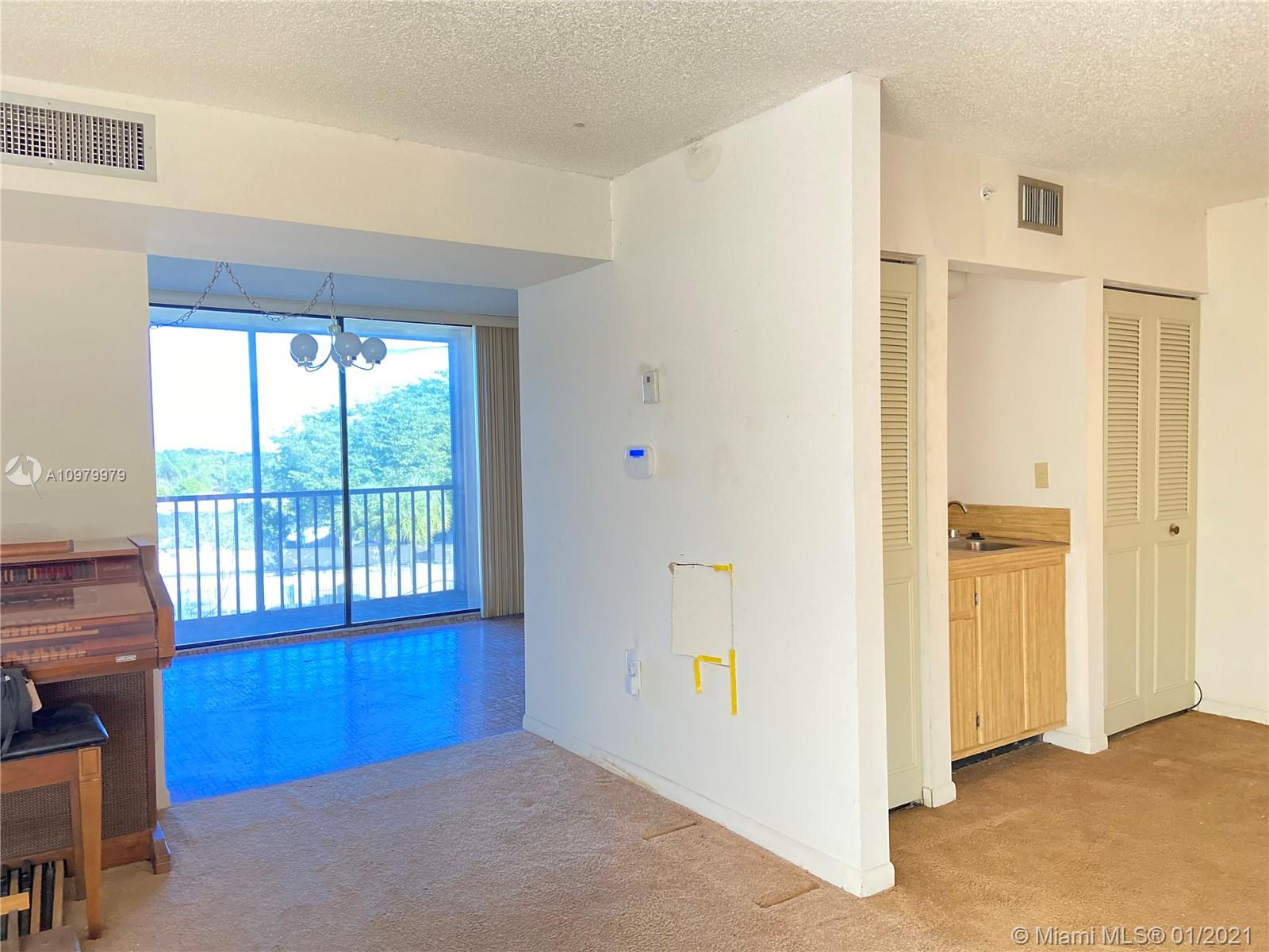 HORIZONS WEST CONDO #9 - Residential