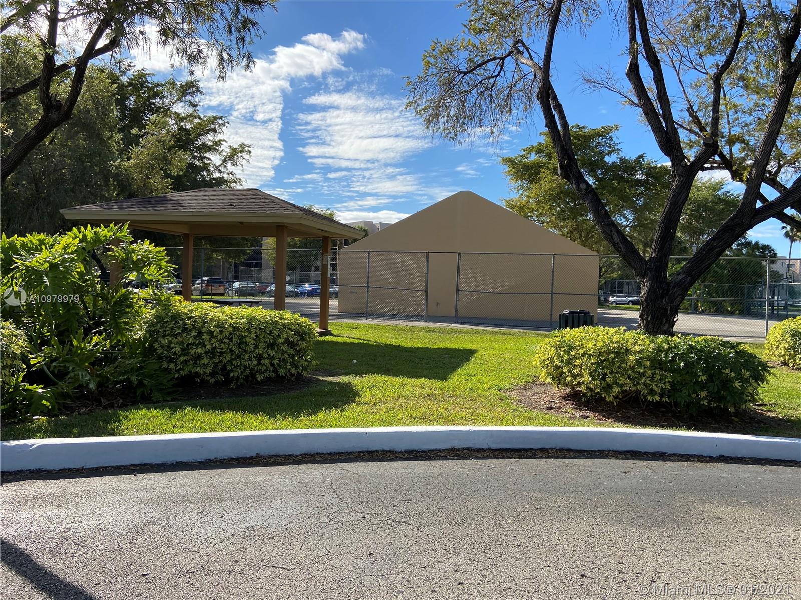 HORIZONS WEST CONDO #9 - Residential