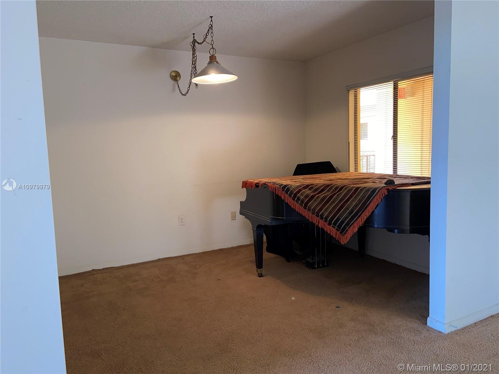 HORIZONS WEST CONDO #9 - Residential