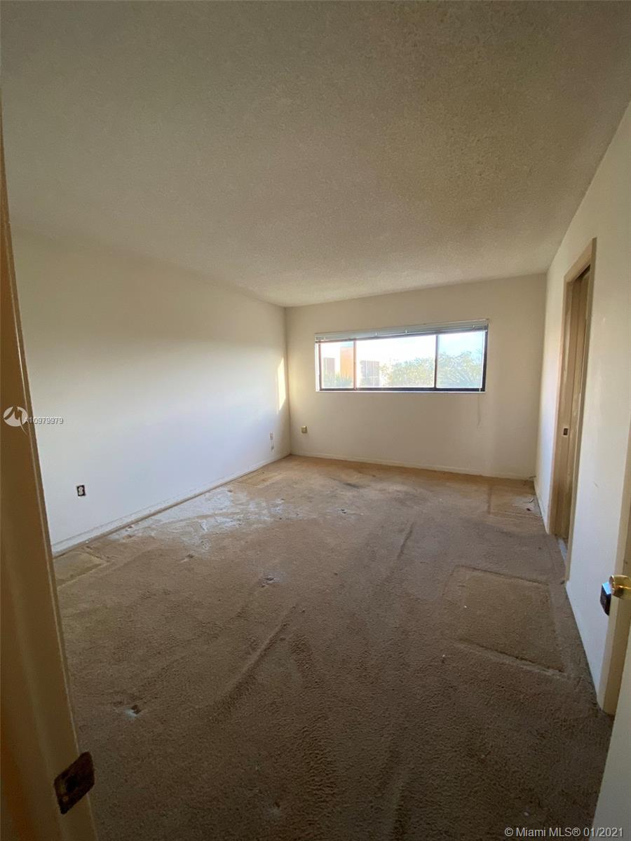 HORIZONS WEST CONDO #9 - Residential