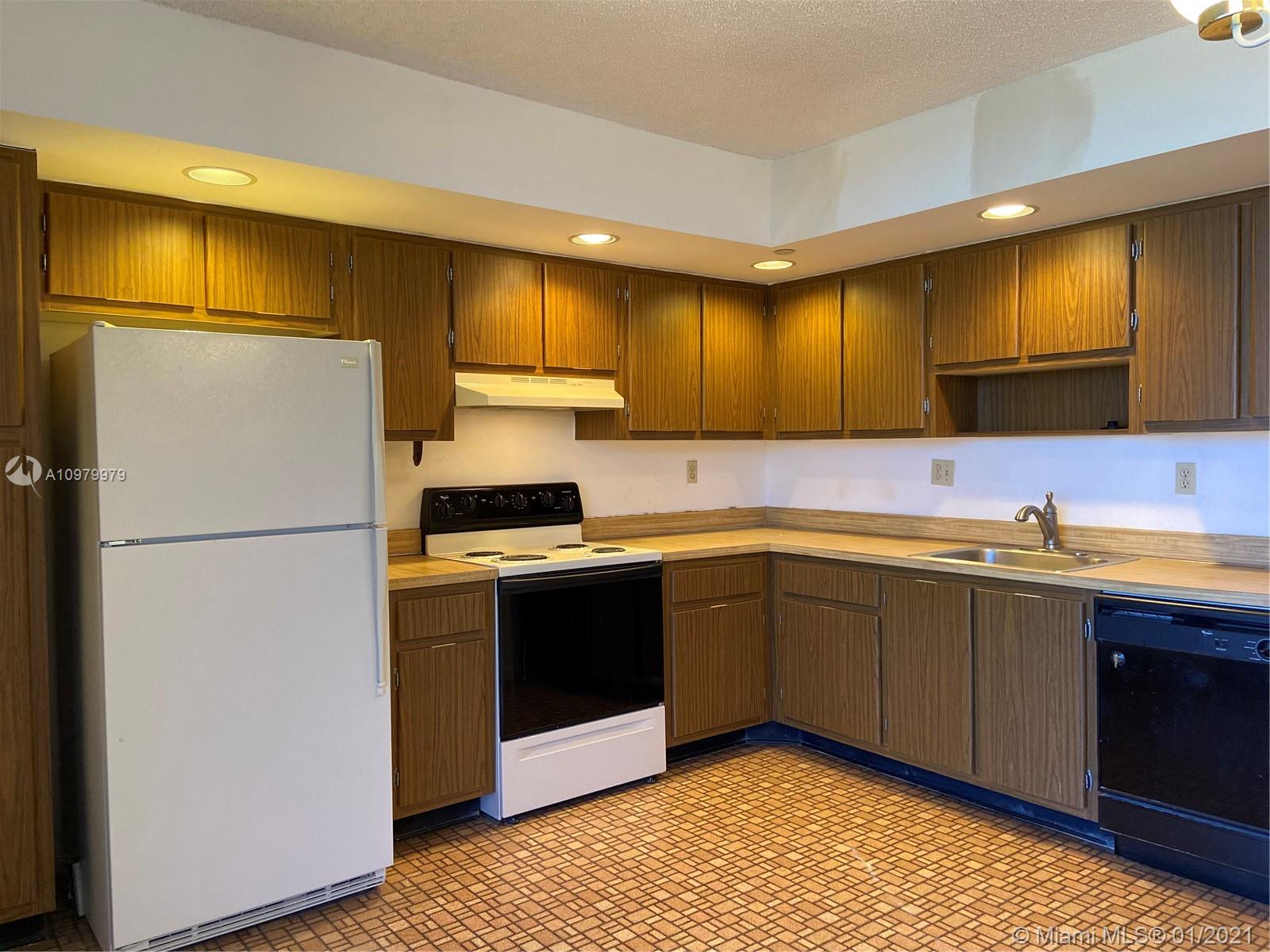 HORIZONS WEST CONDO #9 - Residential