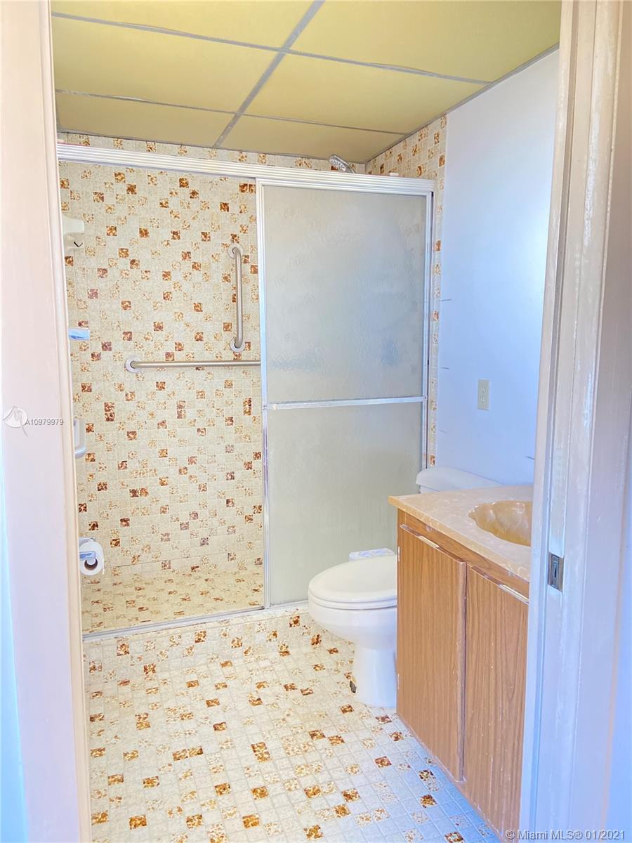 HORIZONS WEST CONDO #9 - Residential