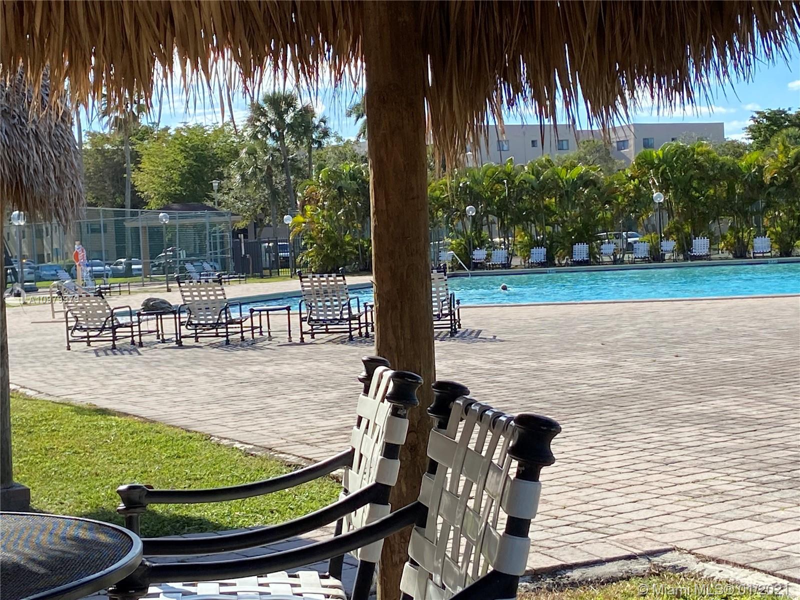 HORIZONS WEST CONDO #9 - Residential