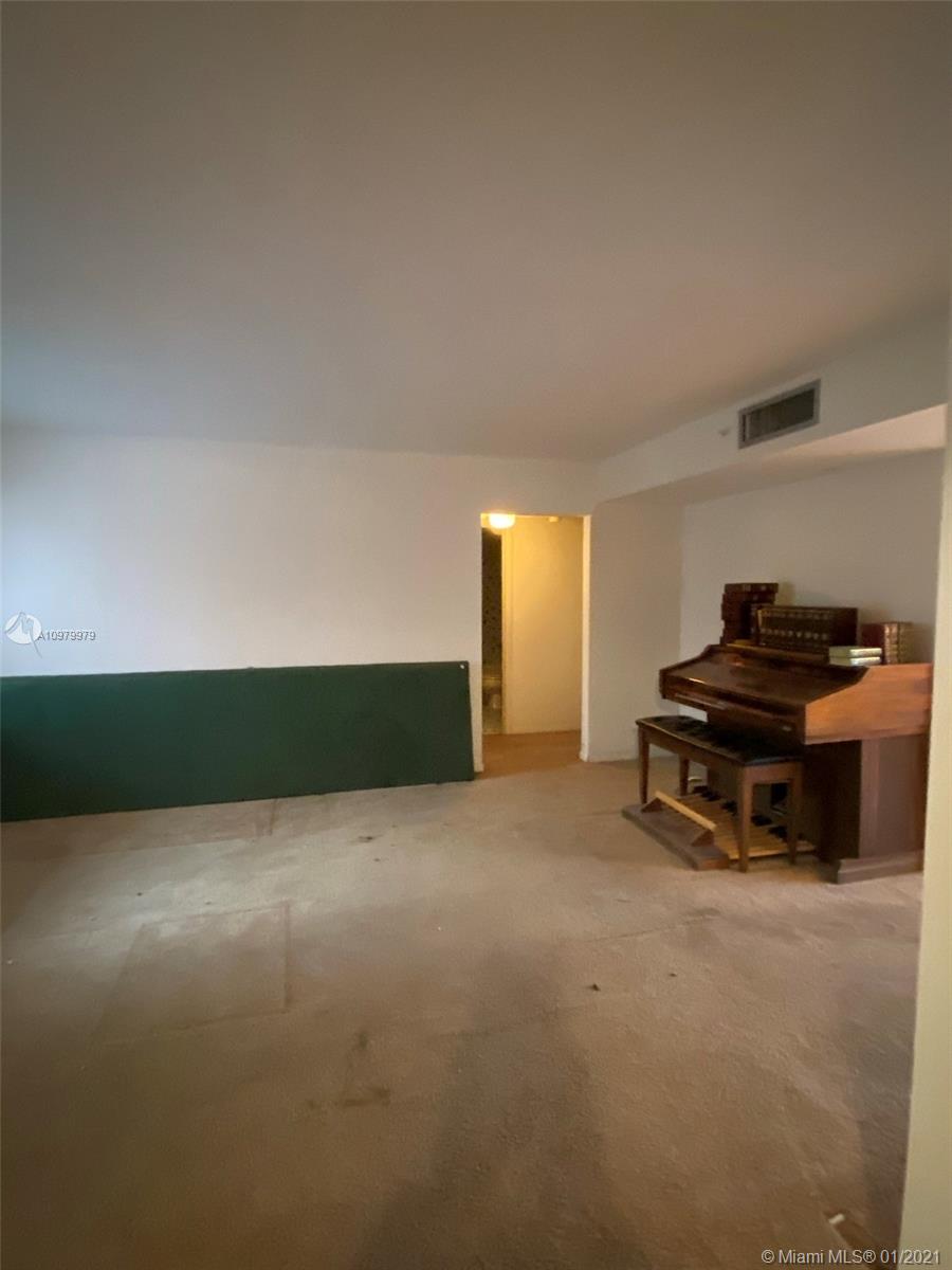 HORIZONS WEST CONDO #9 - Residential