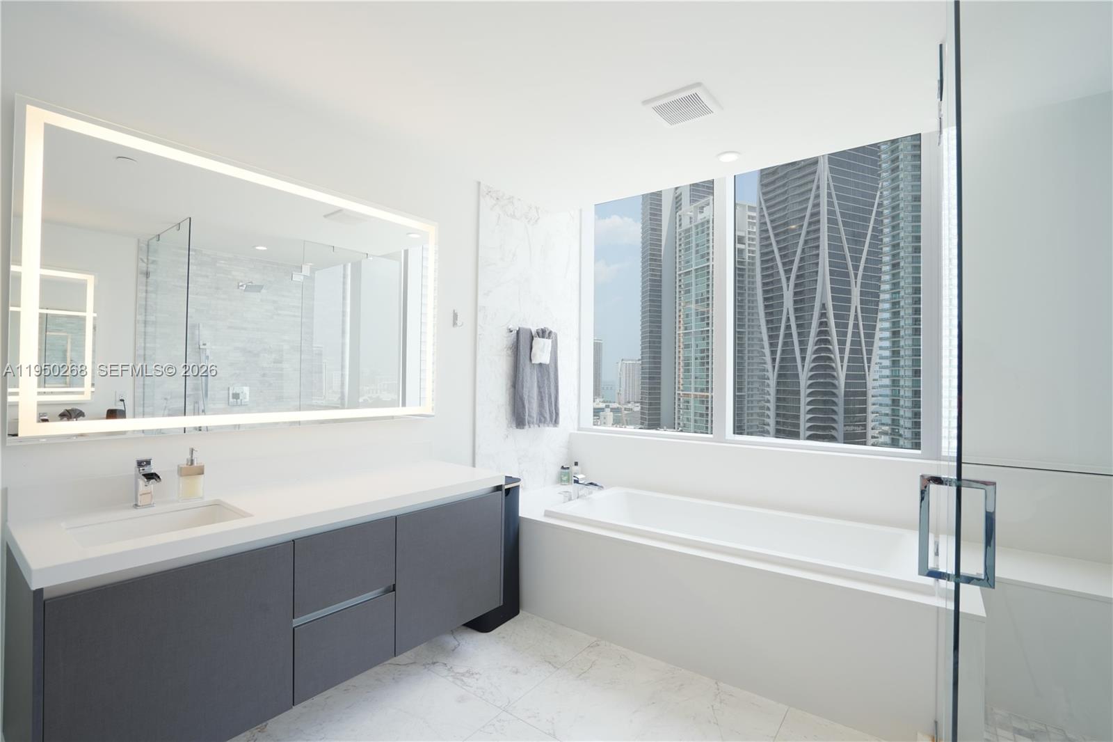 PARAMOUNT MIAMI WORLDCENT - Residential