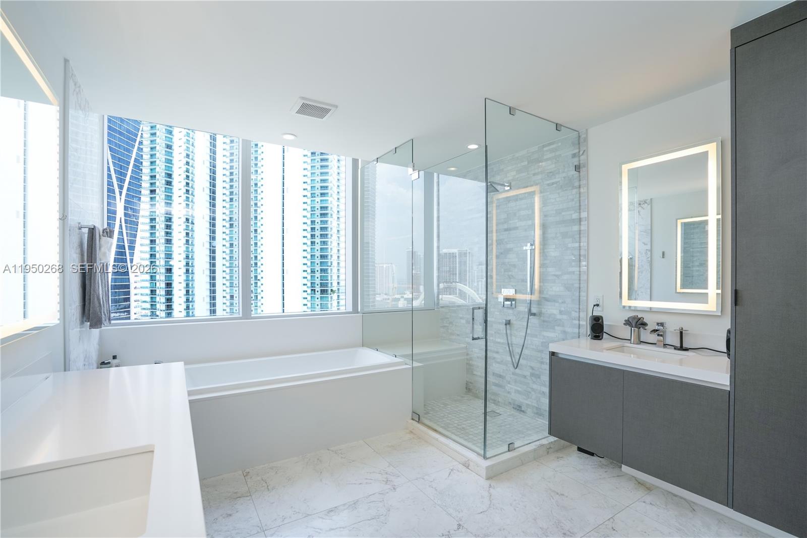 PARAMOUNT MIAMI WORLDCENT - Residential