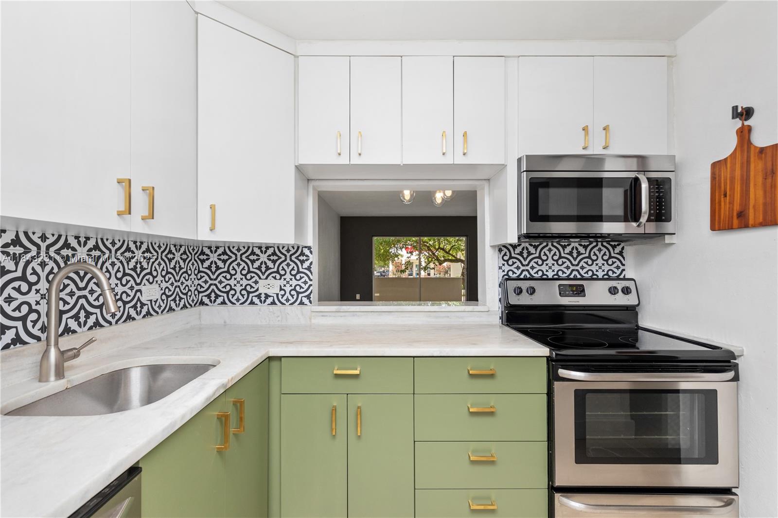 Welcome to your next home in the highly desirable Dadeland Grove Condo, a gated community offering the perfect blend of comfort and convenience — ideal for University of Miami students, medical residents, or young professionals. This 2-bedroom, 1 1/2 bathroom unit features a spacious layout, impact windows, updated bathroom, and kitchen with stainless steel appliances. The community features gated entry with overnight security, pool & hot tub, on site parking and laundry facilities. This prime location is just minutes from the University of Miami, the Metrorail, Dadeland Mall, and fine dining/entertainment in South Miami. Don’t miss your chance to live in one of Miami’s most connected neighborhoods.