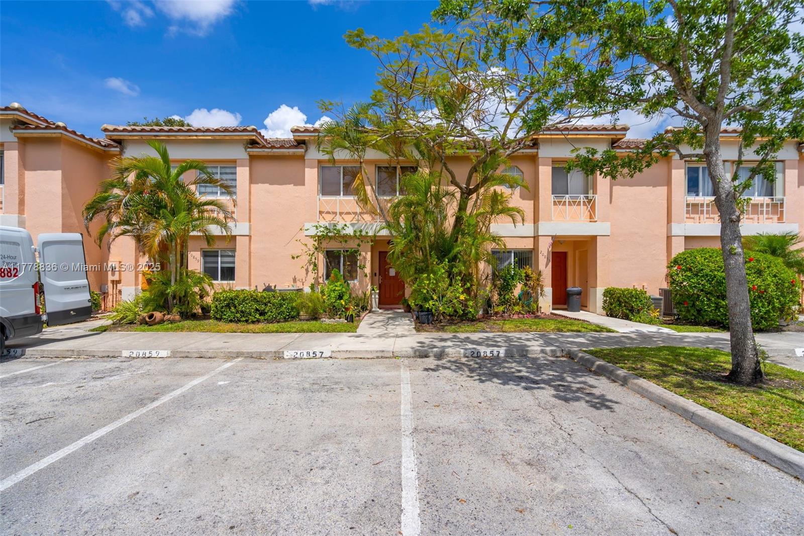 20857 Nw 4th St 20869, Pembroke Pines, Miami-Dade County, Florida - 3 Bedrooms  
2 Bathrooms - 