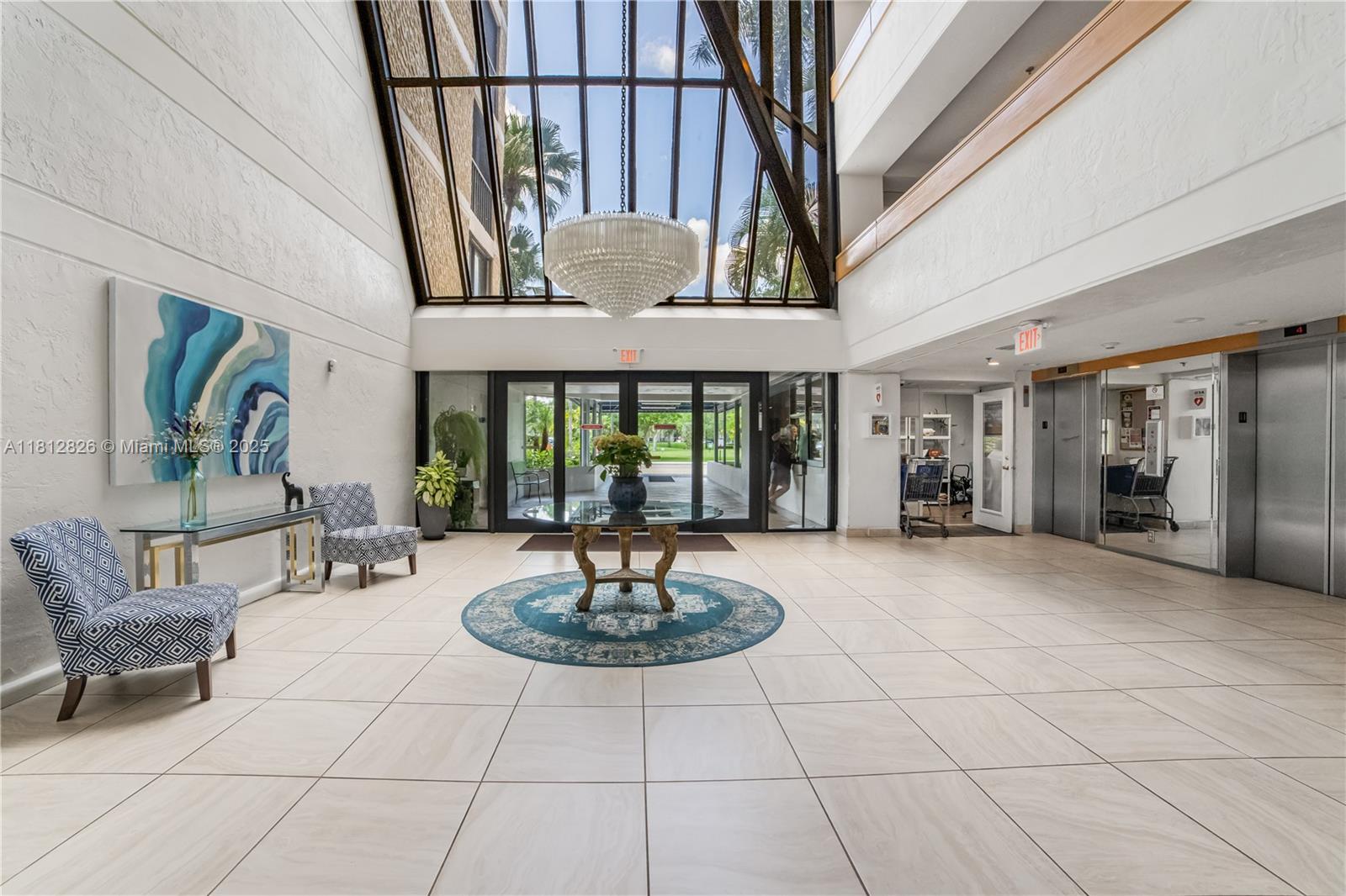 COUNTRY CLUB APTS AT - Residential