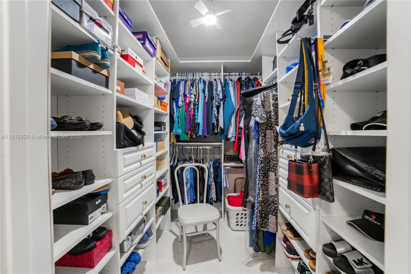 COUNTRY CLUB APTS AT - Residential