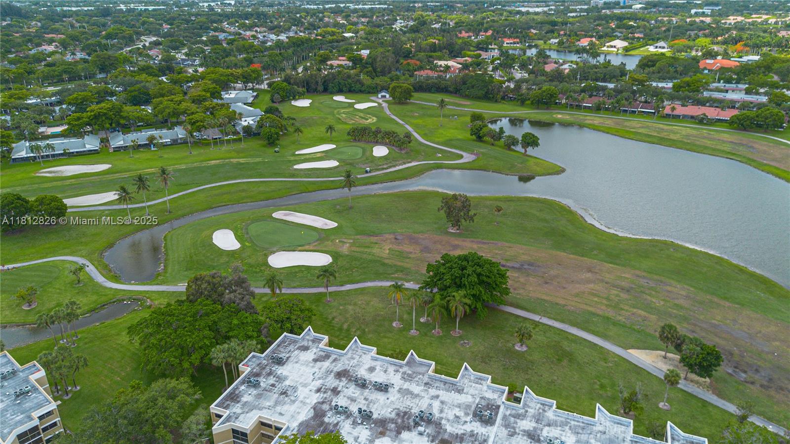 COUNTRY CLUB APTS AT - Residential