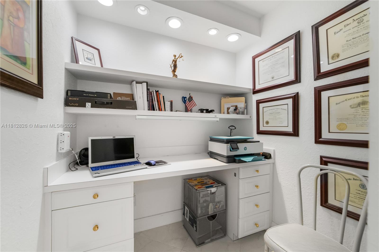 COUNTRY CLUB APTS AT - Residential