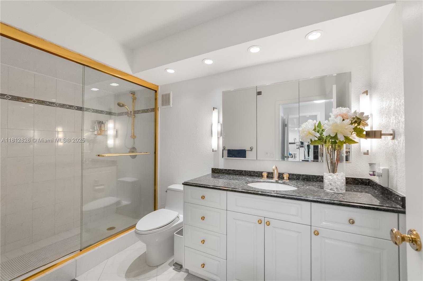 COUNTRY CLUB APTS AT - Residential