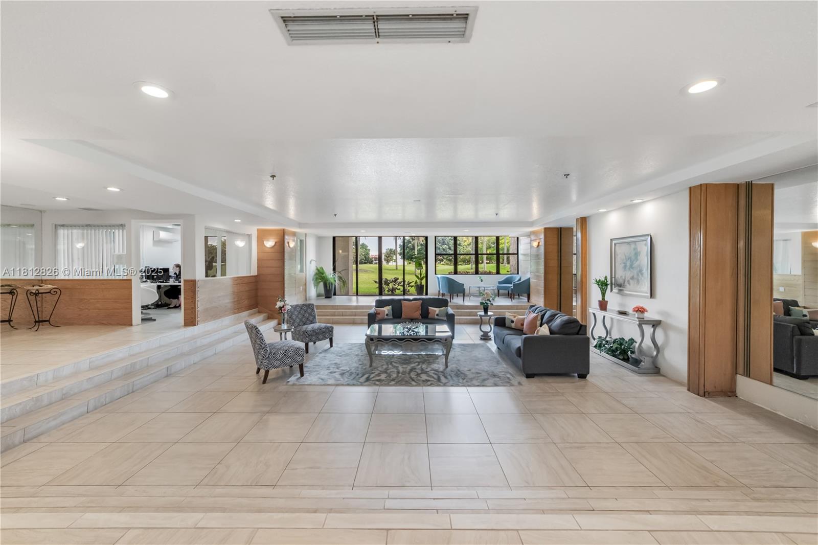 COUNTRY CLUB APTS AT - Residential