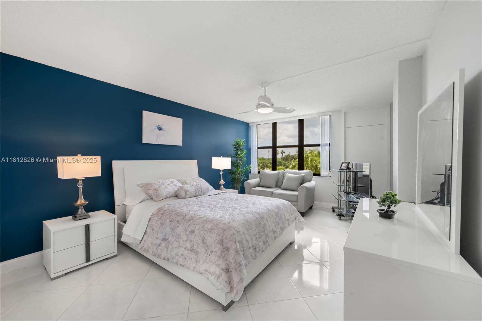 COUNTRY CLUB APTS AT - Residential