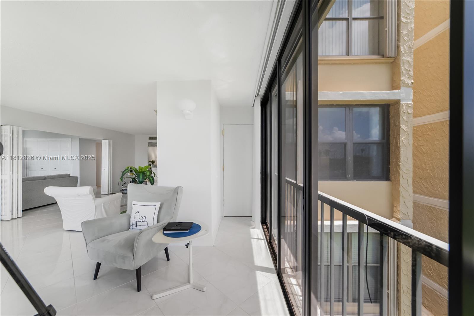 COUNTRY CLUB APTS AT - Residential