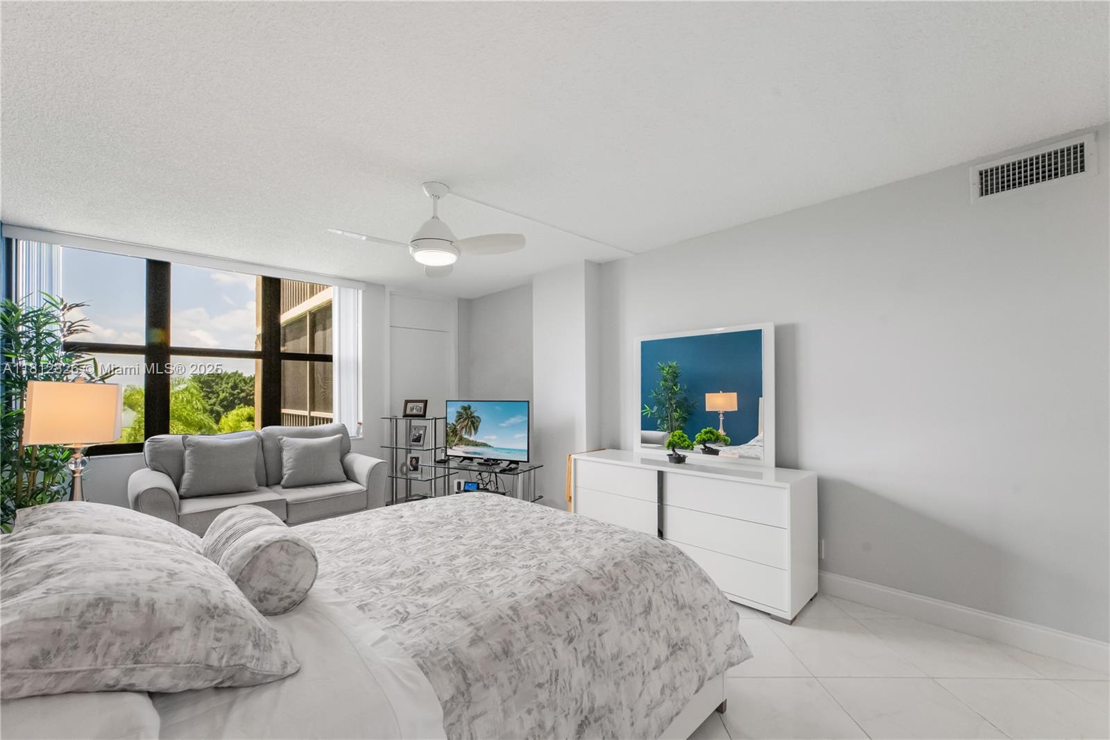 COUNTRY CLUB APTS AT - Residential