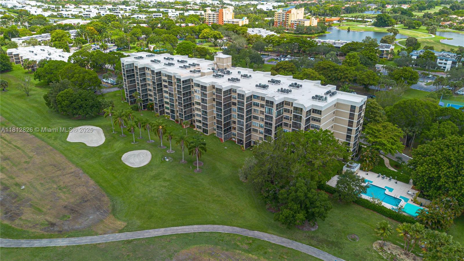 COUNTRY CLUB APTS AT - Residential