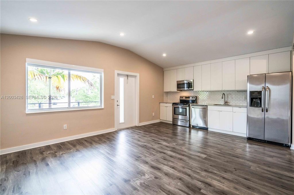 Photo of 2412 NE 26th St #7, Fort Lauderdale, FL 33305 (MLS # A12003428)