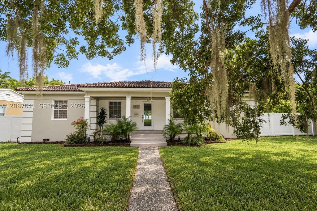 Photo of 1516 Jefferson St, Hollywood, FL 33020 (MLS # A12087041)