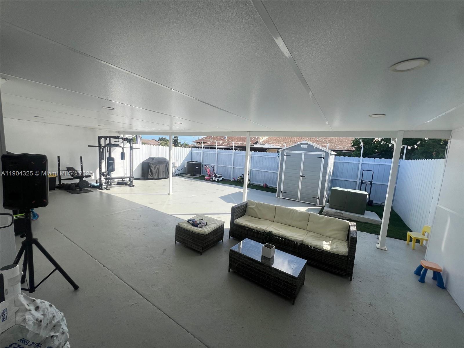 LESLIE ESTATES SEC FIVE - Residential