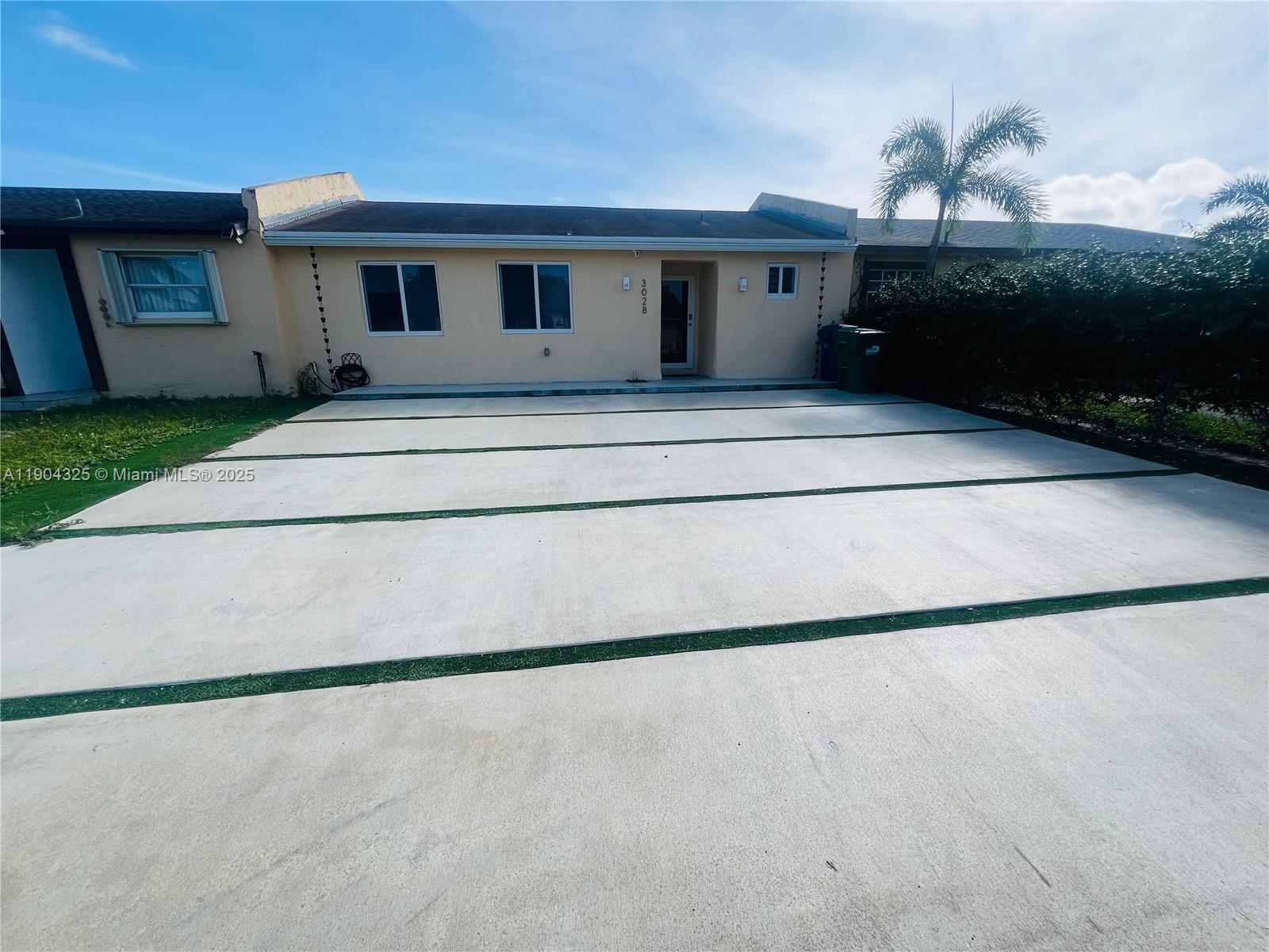 Fully renovated 3/1 villa located in Miami Gardens close to Hard Rock Stadium,with easy access to major highways ,shopping and dining.Great Opportunity!